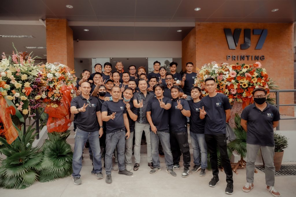 employees of VJ7 Printing and Packaging